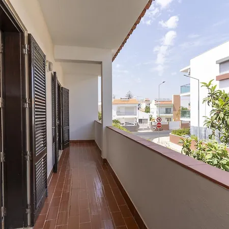 Villa #392 Spacious 4br In Shared Pool Albufeira