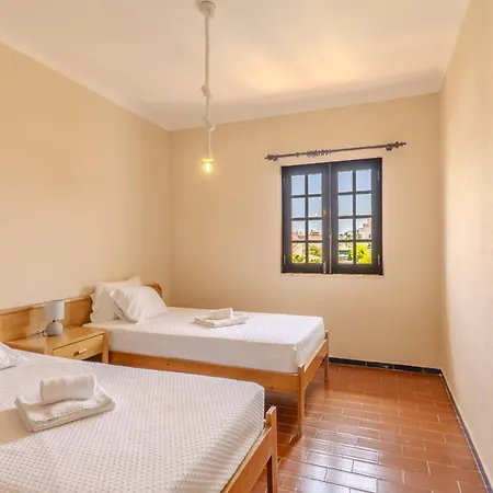 #392 Spacious 4br In Shared Pool Villa Albufeira